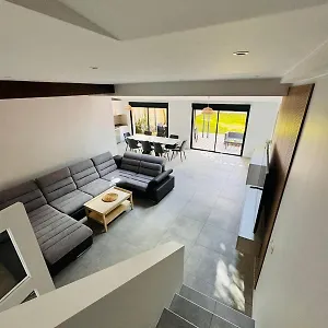 https://villa-superbe-maison-avec-jardin-et-garage-proche-de-paris.fr-paris.fr