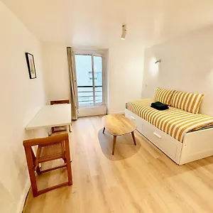 https://charming-bright-studio-in-mnilmontant.fr-paris.fr